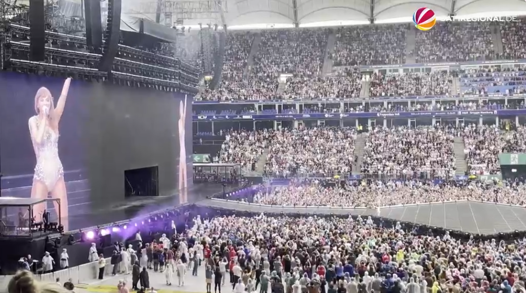 2024_Taylor_Swift_in_Hamburg_viel_Publikum.png