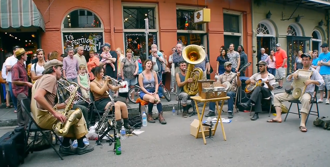 Tuba_Skinny_in_New_Orleans_Saengerin_ohne_Verstaerkung.png